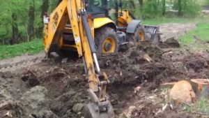 Корчевка пней на дачном участке: доступные способы и их тонкости